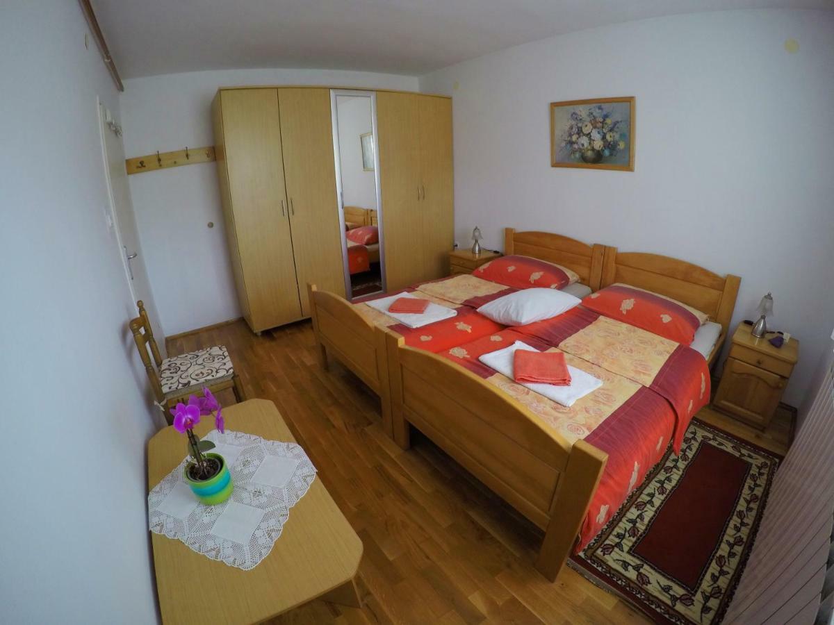 Apartman Matej Apartamento Otočac Exterior foto