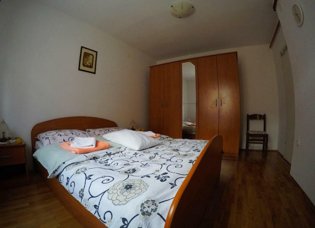 Apartman Matej Apartamento Otočac Exterior foto