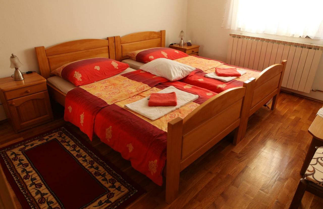Apartman Matej Apartamento Otočac Exterior foto