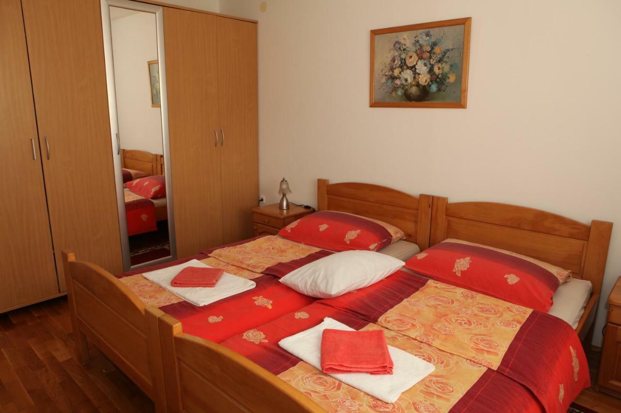 Apartman Matej Apartamento Otočac Exterior foto