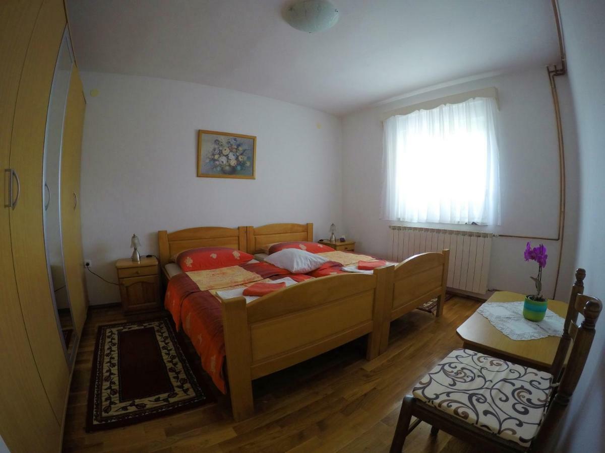 Apartman Matej Apartamento Otočac Exterior foto